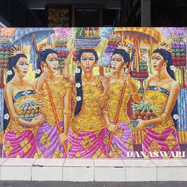 The Face of Bali painting depicts five elegant Balinese women. Using acrylic techniques on canvas, this work captures the beauty and tranquility of Balinese women's faces, which are full of wisdom and spirituality. Each woman is depicted wearing brightly colored traditional clothing and carrying offerings used in Balinese rituals. The Face of Bali Painting-DSW4-1349